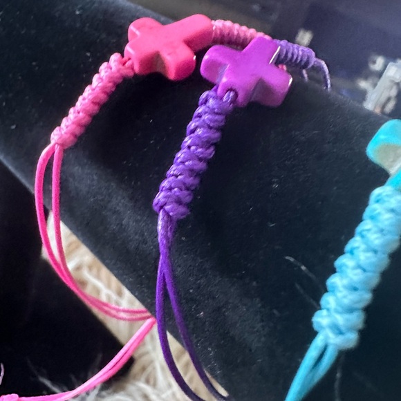 Set of 3 adjustable cross bracelets perfect stocking stuffers - Picture 8 of 8